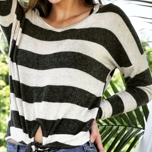 Striped Front Tie Top‎ - Picture 3 of 12